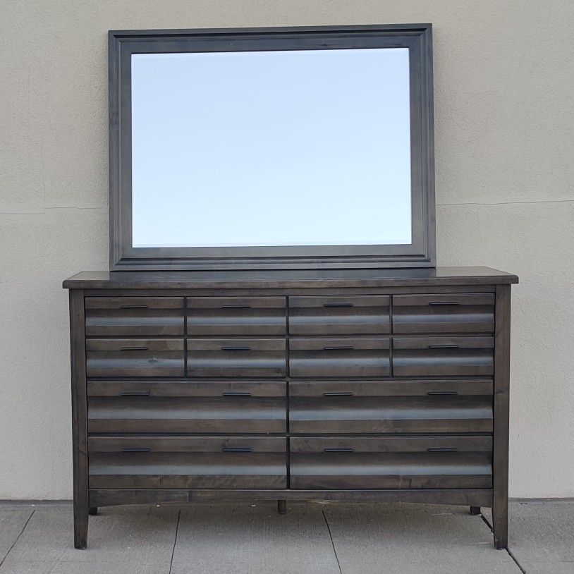 Dresser Bureau Mirror Chest of 8 Drawers