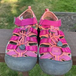 KEEN Youth Size 4