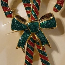 Christmas Candy Cane Fashion Pin