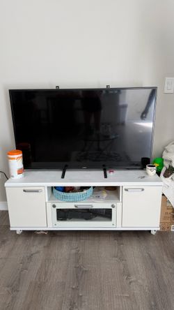 TV Stand with Wheels in White