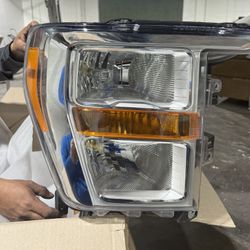 OEM 2021-2023 Ford F150 RH & LH Passenger Halogen Headlight And Side Markers