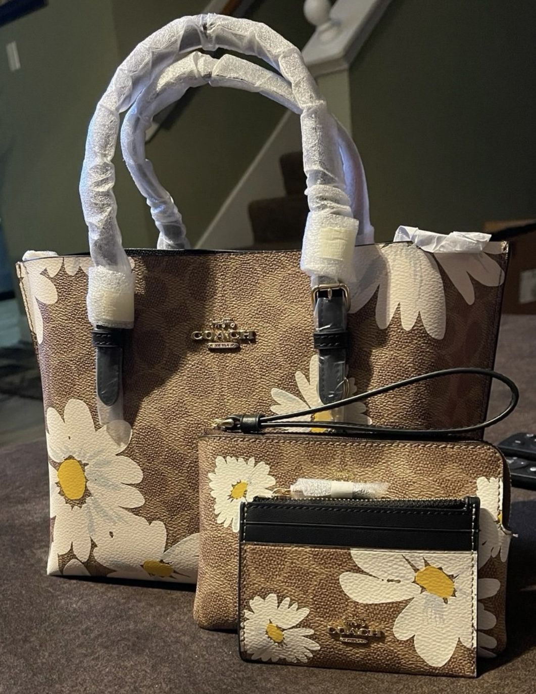 Coach Mollie 25 Daisy Print Wallet Wristlet Set