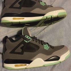 Jordan 4 Retro Glows Size 10
