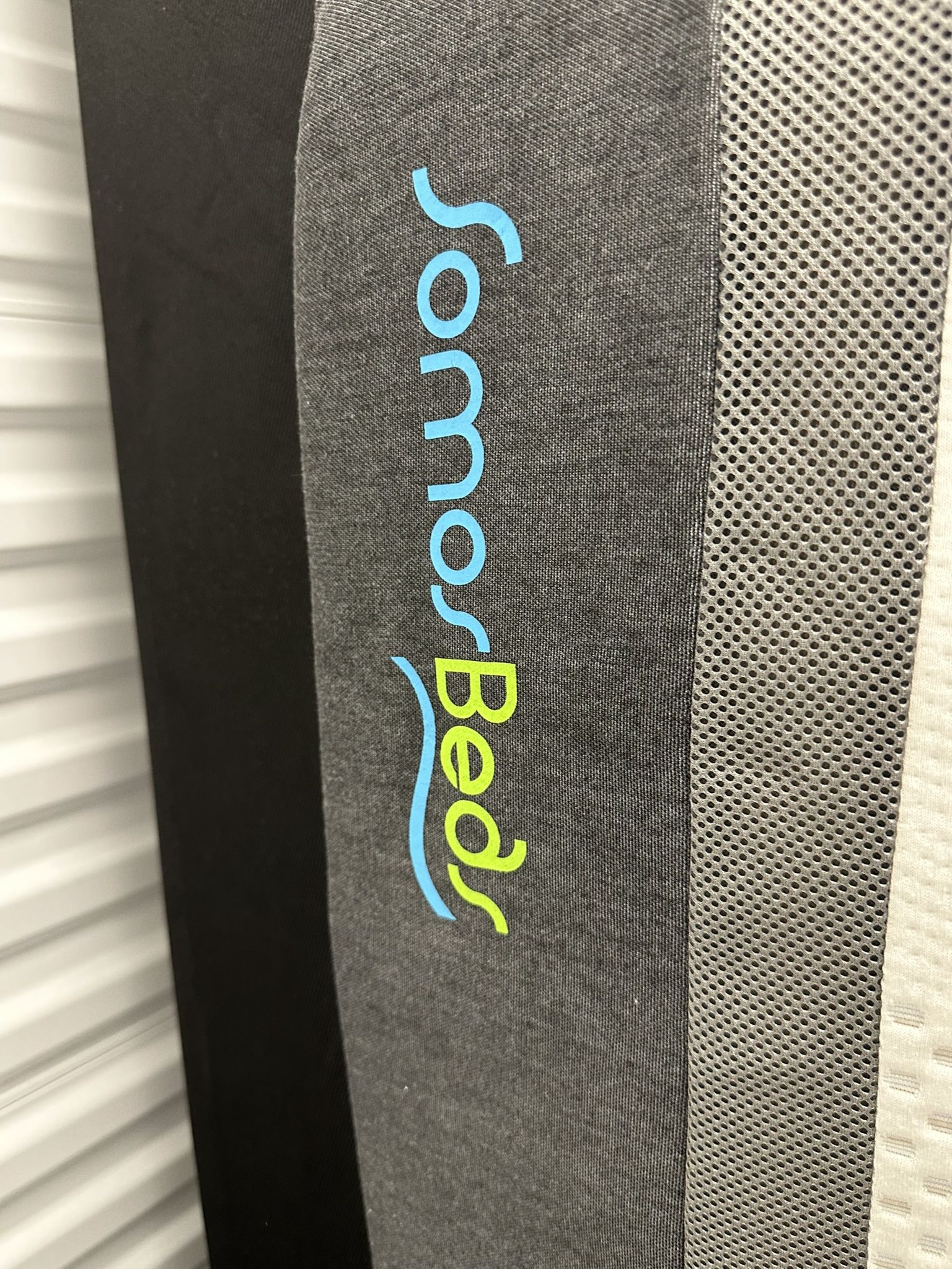 🛏️ King Hybrid Mattress + Box Spring – SomosBeds Galaxy Smoke – $950 OBO