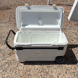 IGLOO Rolling Cooler 