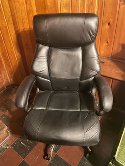 Executive office chair black