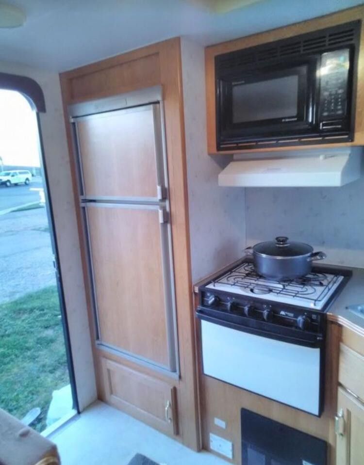 2000 Aljo 28 leat travel trailer full size slide sleeps 6 comfortably