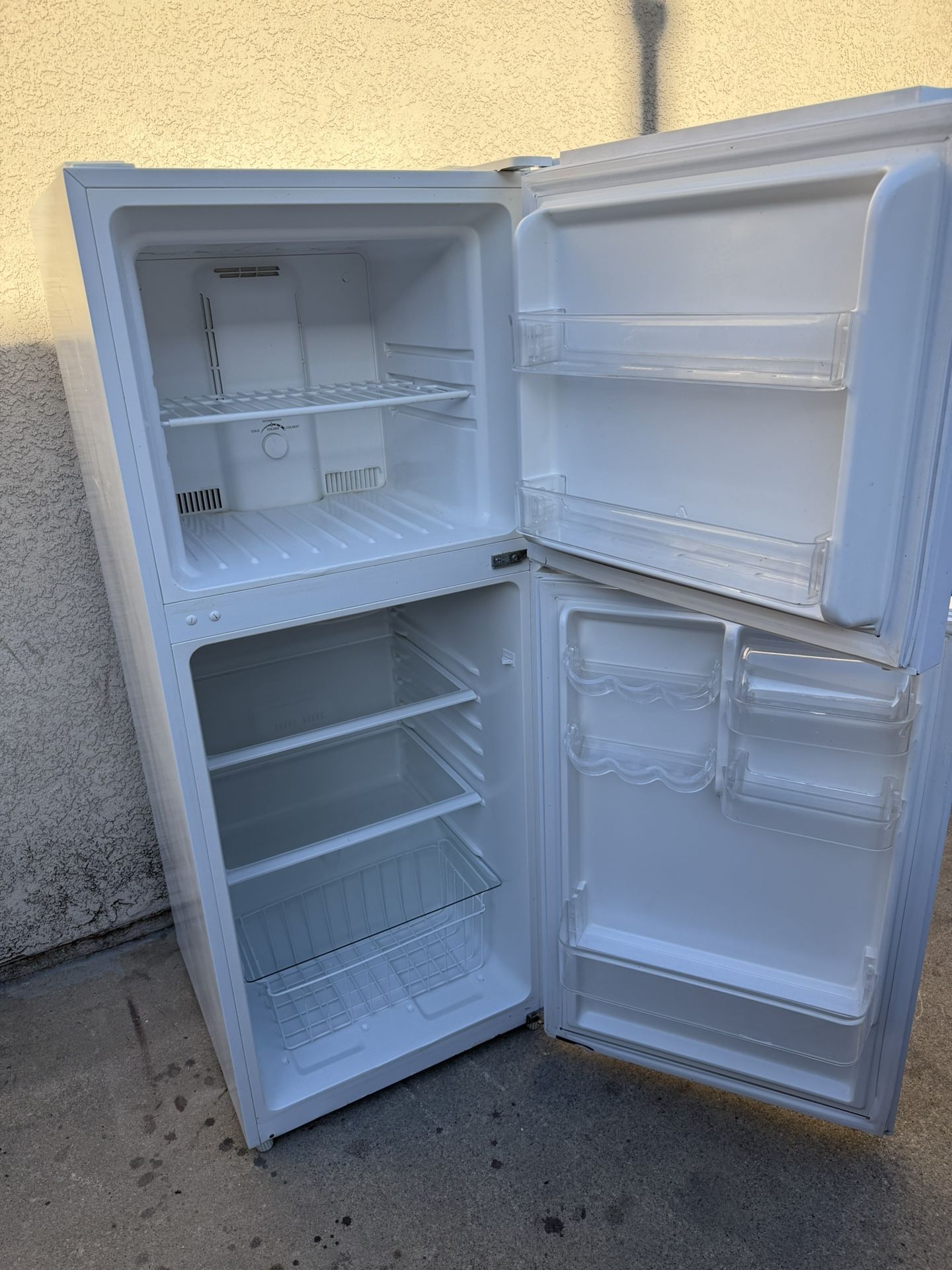 GOOD CONDITION REFRIGERATOR WORKS PERFECT 