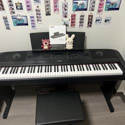 Yamaha DGX-670 Digital Piano Keyboard (Full Set, Weighted Keys, Like New)