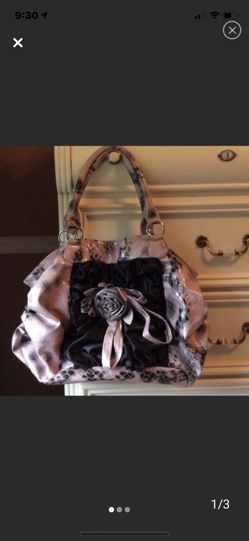 Purse. Clean inside. In like new condition
