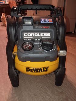 DeWalt FlexVolt Cordless Air Compressor 2.5 Gallon