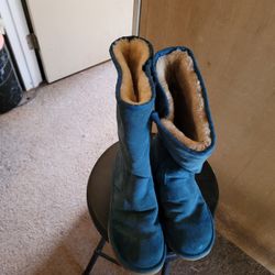 Uggs 7.5. Excellent  Condition 