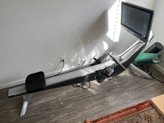 2022 Hydrow Pro Rowing Machine CIC22301 Very Good Condition with Accessories - Los Angeles, CA