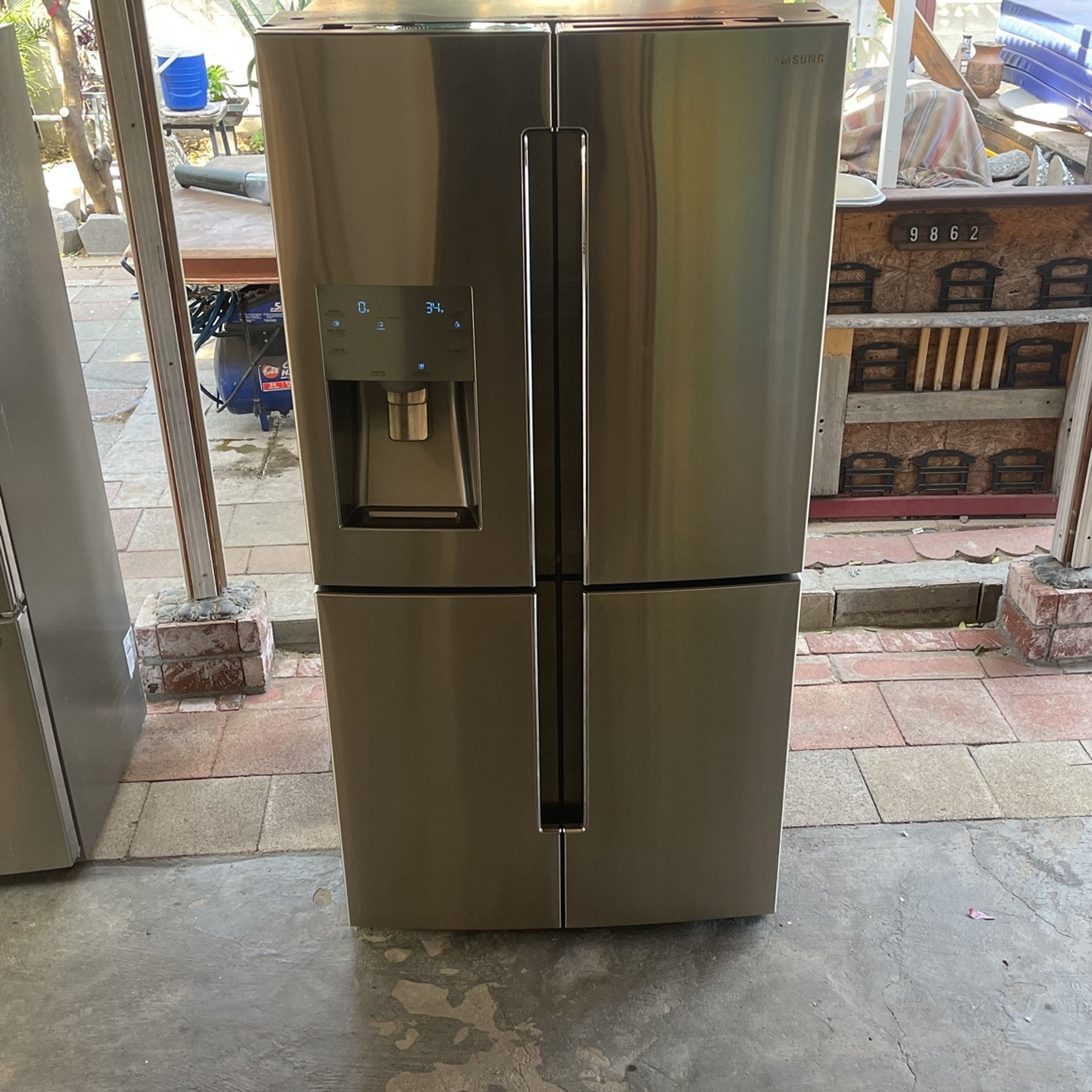 Samsung Refrigerator Everything Works Good Condition Big space