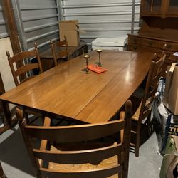 Complete lot of beautiful furniture
