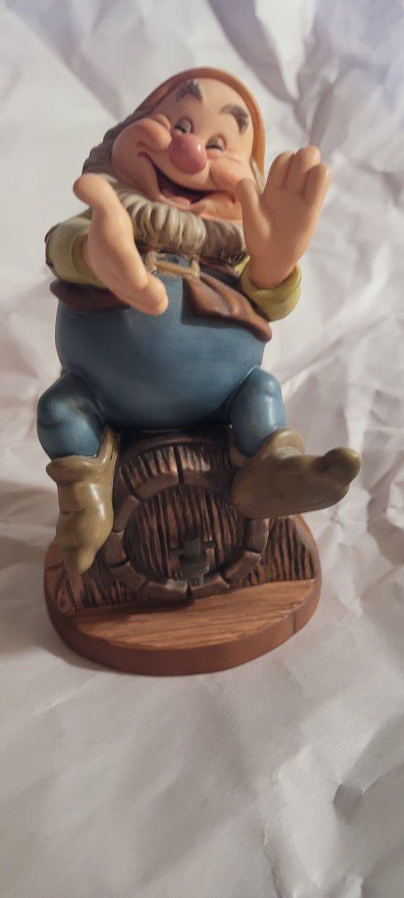 Happy, thats me! Of The  Snow White & The Seven Dwarfs Figurine