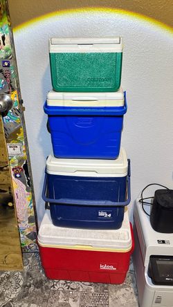 LOT of 4 Igloo & Coleman Coolers Camping Beach Vacation Ice