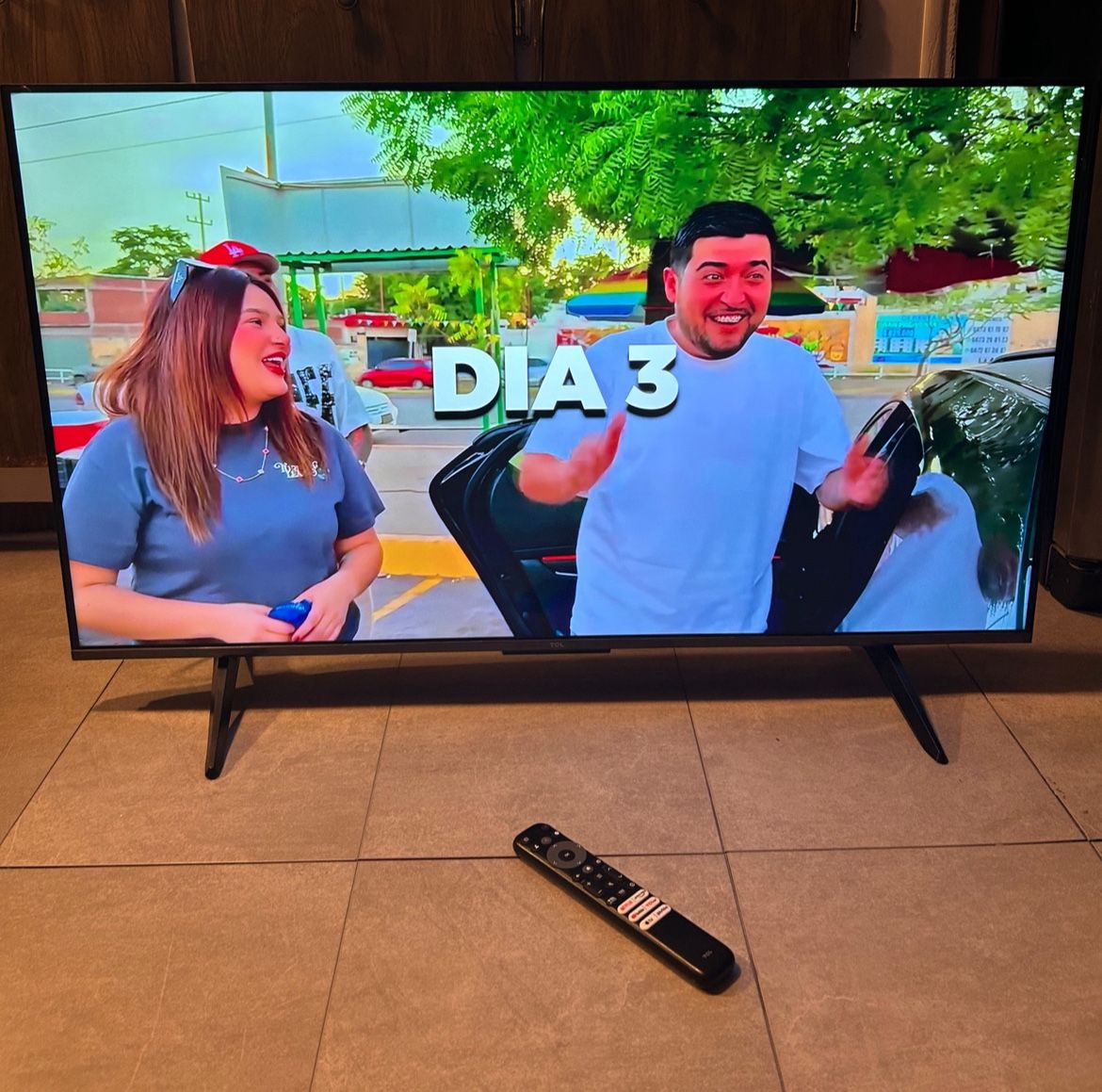 TCL 43" Smart Qled TV