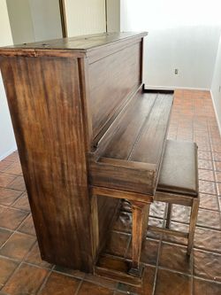 Jesse French Lagonda upright piano