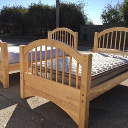 *****(2) Twin Beds With Mattresses *****