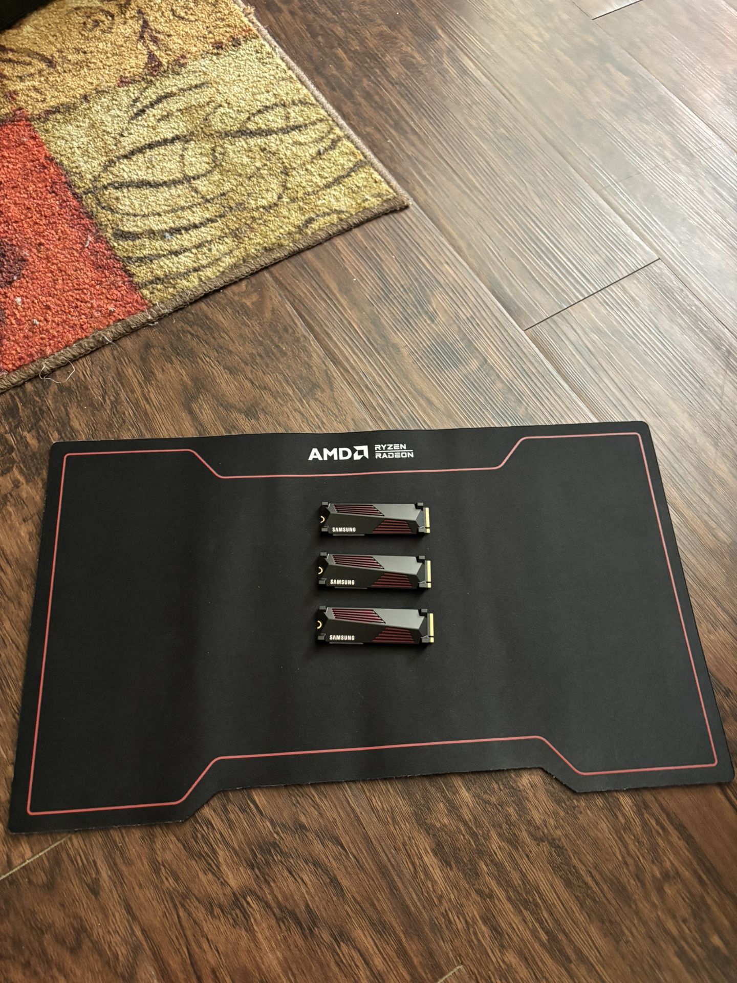 GAMING 4TB SSD M.2 990s Pro With Heatsink READ DESCRIPTION NOT BOX 📦 PICK UP ONLY NO TRADE👉FIRM ON PRICE👈 💲180 EACH🤔 ONLY CASH 💵  