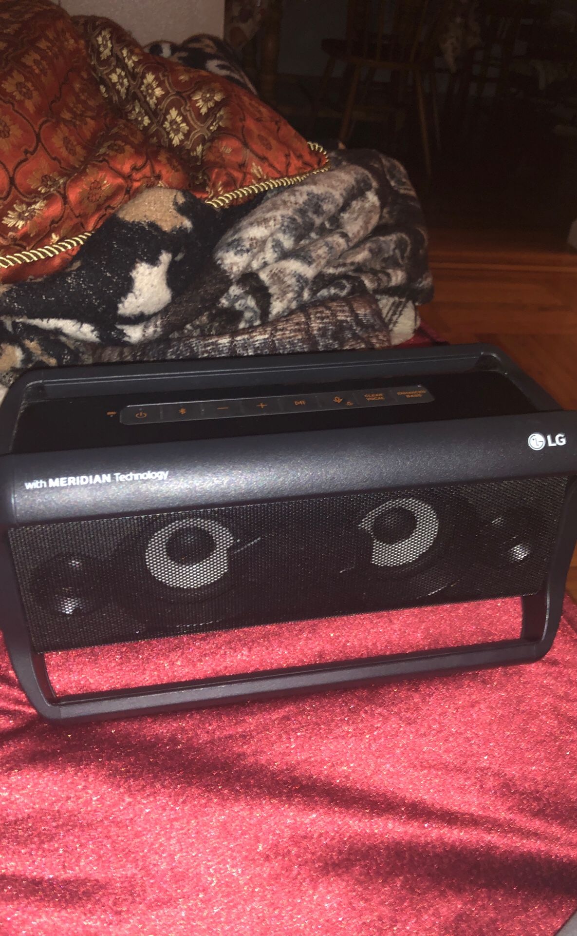 LG PK7- Portable Bluetooth speaker