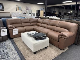 Leather Sectional. 🚚WE DELIVER🚚