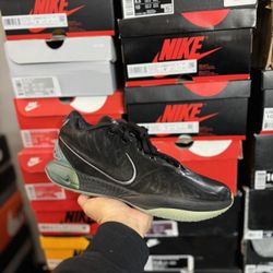 Lebron 21 Tahitian size 11 USED But Clean