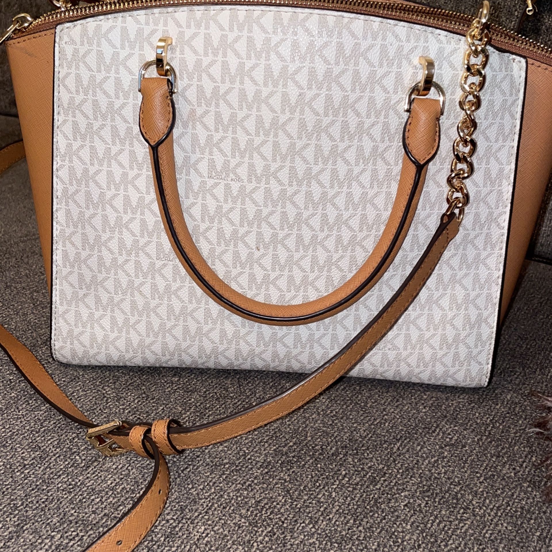 Michael Kors ELLIS SIGNATURE SATCHEL Make Me An Offer