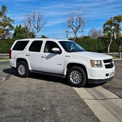 White Chevy Tahoe 2010 Hybrid
