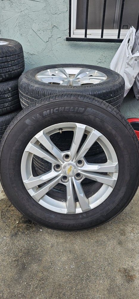 Chevrolet Equinox Rims/tires (4)