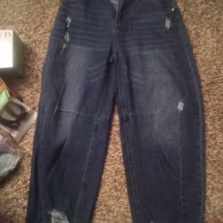 New Womens Old Navy 90s Baggy  Jean w/Distressed Design Sz 6