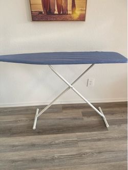 Folding ironing board ( 53-in x 13-in x 36-in ) Mesa de Planchar