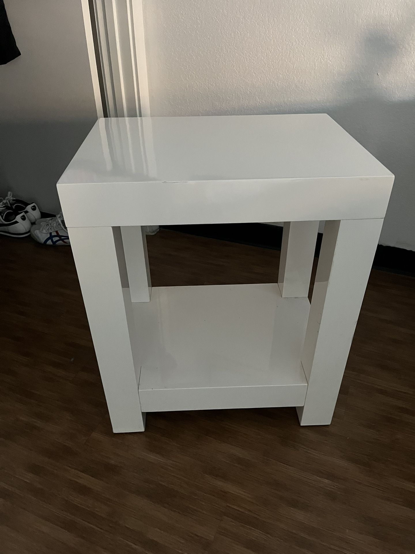 White End table
