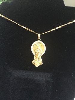 BRAND NEW 18K Gold Plated Virgin Mary necklace ONLY $37.00 GREAT CHRISTMAS GIFT!