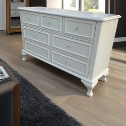 BEAUTIFUL WHITE DRESSER 