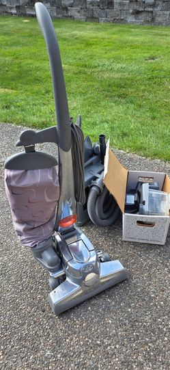 Kirby Sentria G10 Upright Vacuum With Attachments and Shampoo Sys