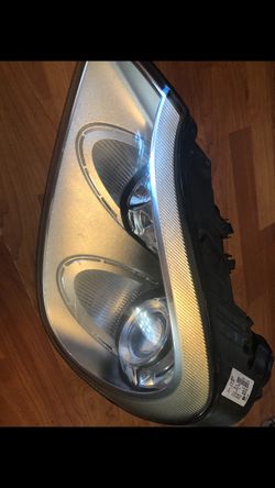 Porshe cayenne 2008-2012 driver side headlight