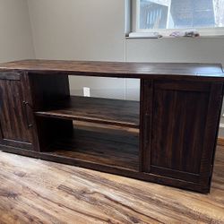 Flexsteel Brand Entertainment / TV Stand (matching End Table Separate Listing). 