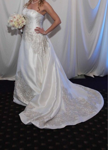 Oleg Cassini Bridal Gown, Ivory Strapless Beaded Lace Wedding Dress, size 4 6 US - www.joarbit.com Oleg Cassini Bridal Gown, Ivory Strapless Beaded Lace Wedding Dress, size 4 6 US - www.joarbit.com