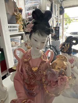  Geisha Porcelain Figurine Statue Sculpture Gold And PinkFigure