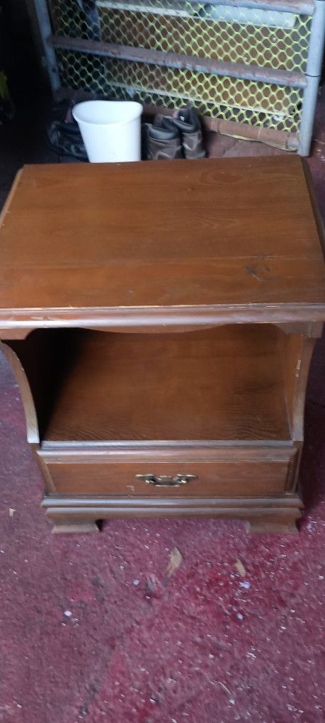 Wood Night Stand/ End Table E/ Drawer