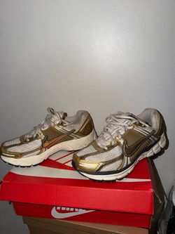 Gold Nike Vomero Size 9 women’s shoe