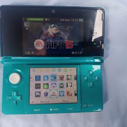 LIKE NEW !!! 3DS WITH 15 GAMES ( Case And Charger ) 