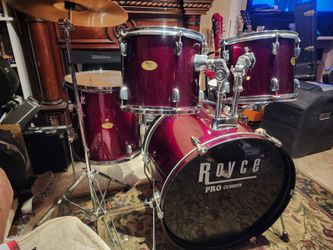 Complete 5 pc. Drum Set W Cymbals