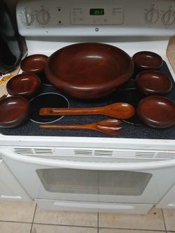 Beautiful Solid Walnut wood 9 Piece Salad Bowel set