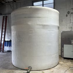 Chem-tainer 5500 Gallon Plastic Vertical Water Storage Tank