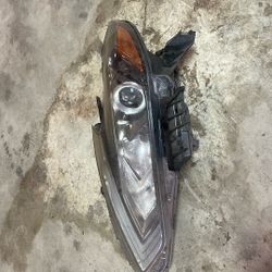 Nissan Altima headlight (Driver)