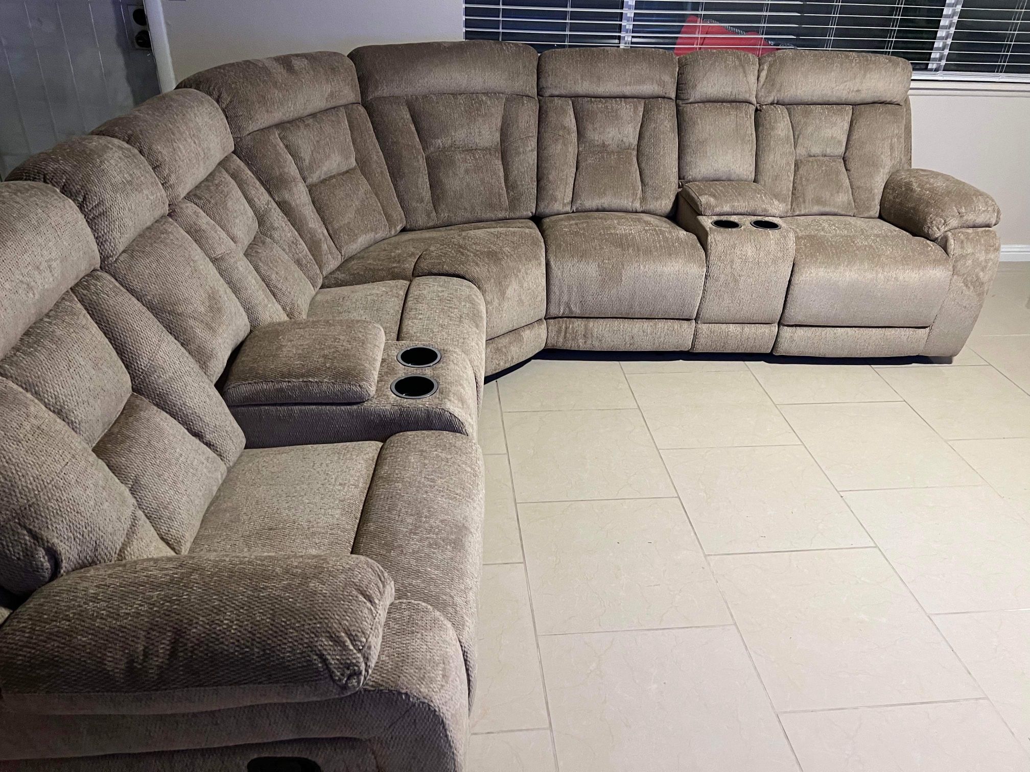 New Recliner Sectional Couch ! Free Delivery 🚚 ! Financing Available !