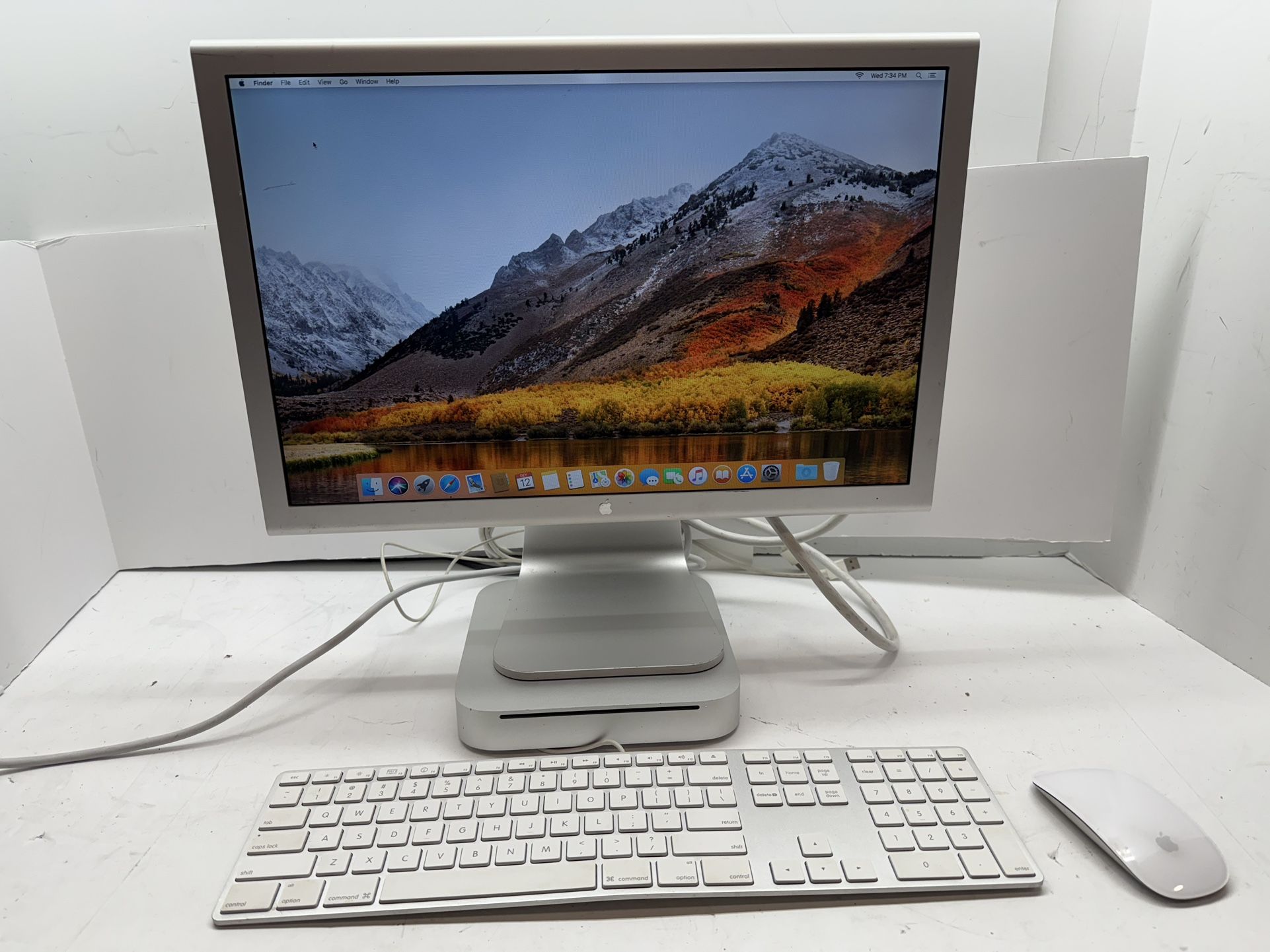 Mac Mini Mid 2010, Intel Core 2 Duo 2.40 GHz 16 GB RAM 500 GB SSD Wireless Bluetooth HDMI DVDRW Thunderbolt Port, Apple Cinema Display Monitor macOS H